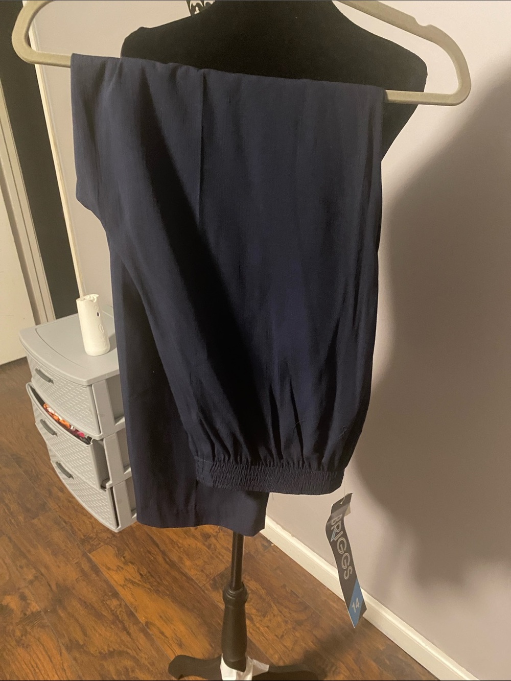 Briggs New York Navy straight leg pants with tapered hem